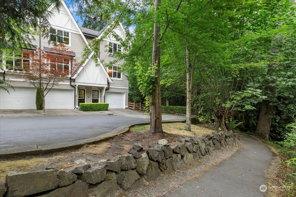 Photo of 22596 NE Alder Crest Lane, Redmond, WA 98053 (MLS # 2273627)