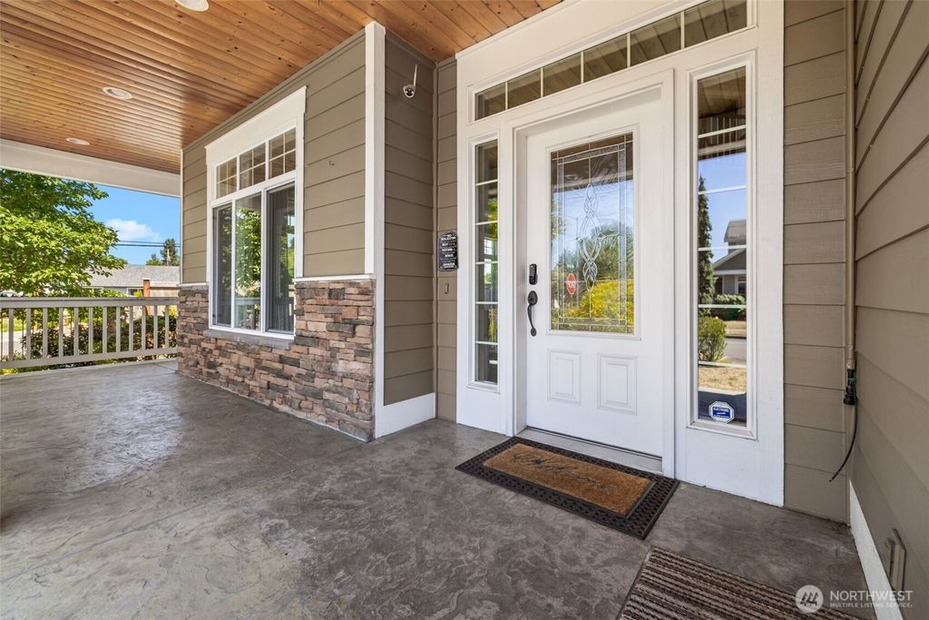 Photo of 1213 24th Street NW, Puyallup, WA 98371 (MLS # 2555424)