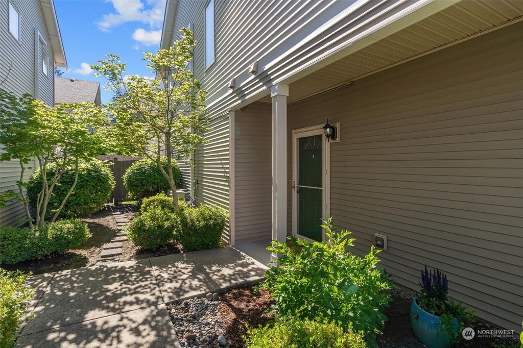 Photo of 15405 35th Ave Ave W #L24, Lynnwood, WA 98087 (MLS # 2261441)