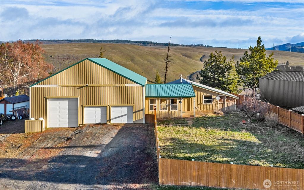 Photo of 31 Loel Place, Cle Elum, WA 98922 (MLS # 2490766)