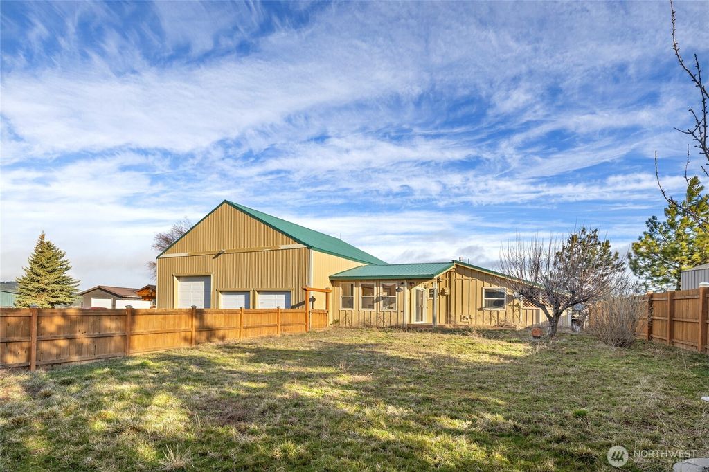 Photo of 31 Loel Place, Cle Elum, WA 98922 (MLS # 2490766)