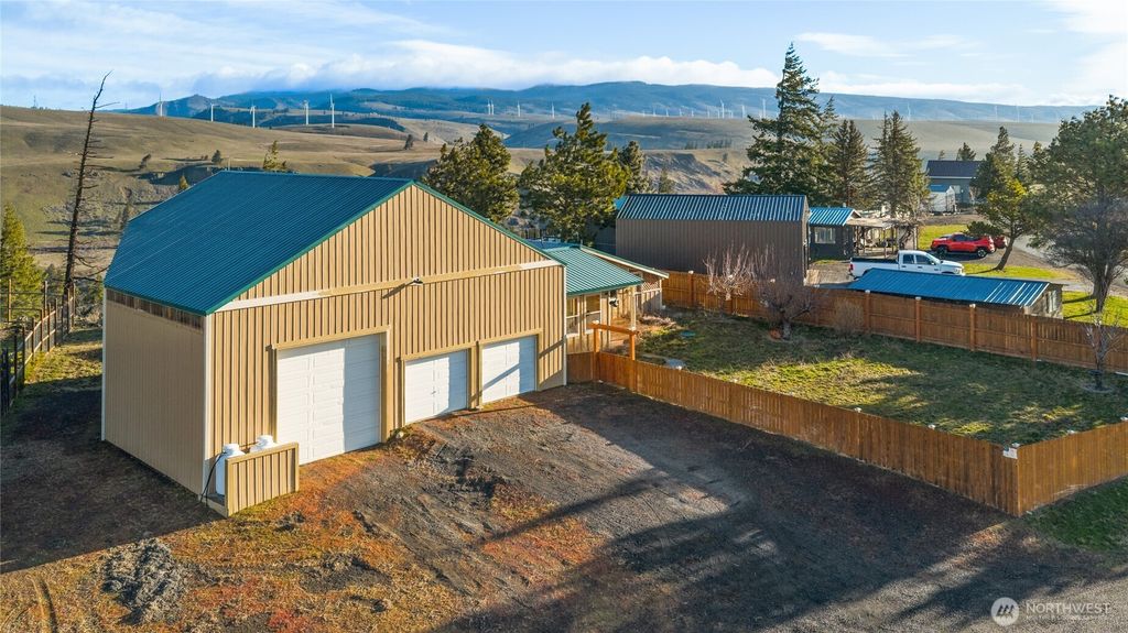 Photo of 31 Loel Place, Cle Elum, WA 98922 (MLS # 2490766)
