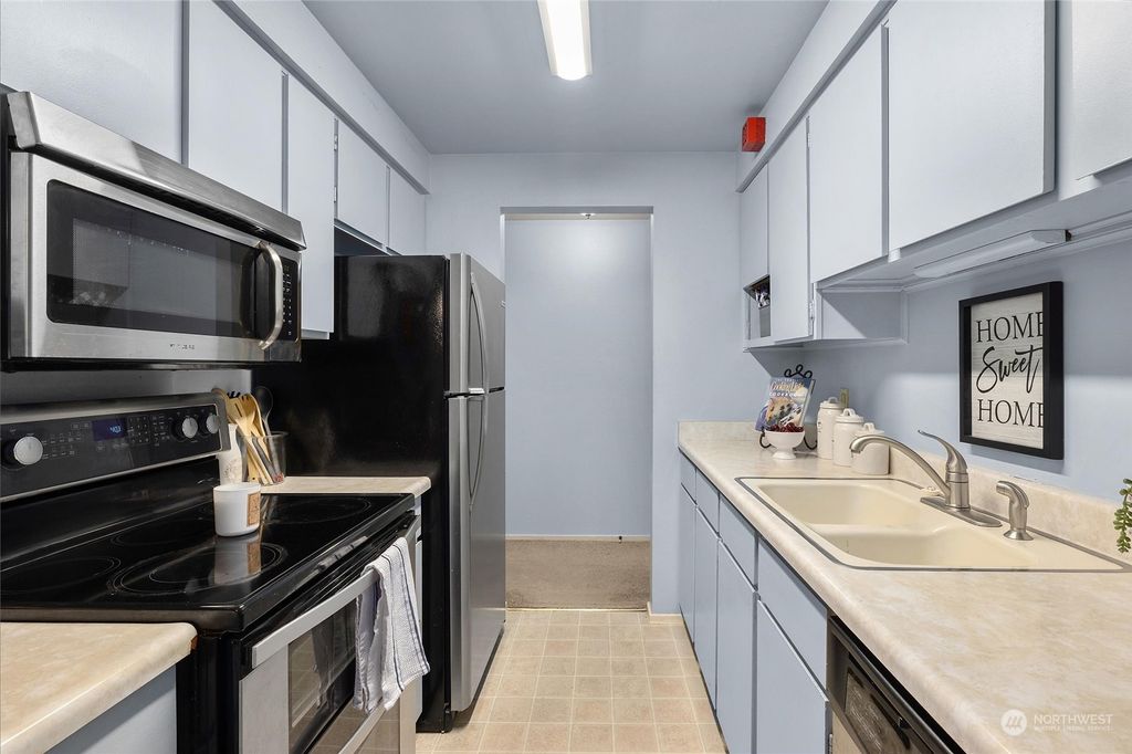 Photo of 11008 NE 68th Place #726, Kirkland, WA 98033 (MLS # 2136411)