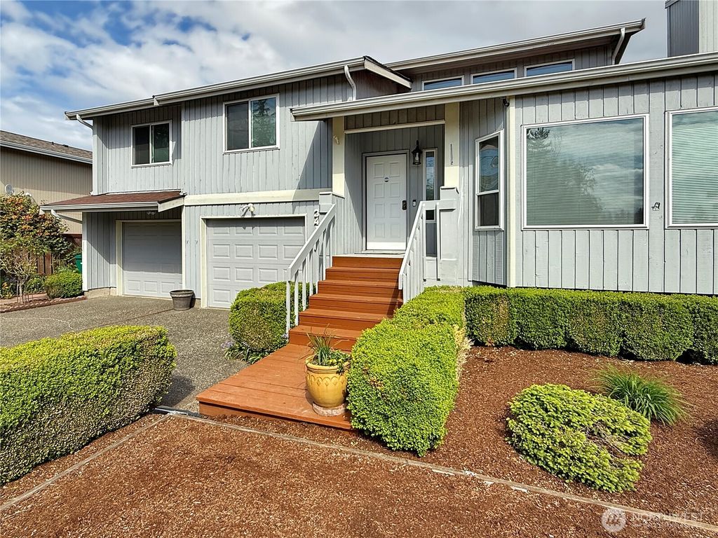 Photo of 34120 30th Avenue SW, Federal Way, WA 98023 (MLS # 2361944)