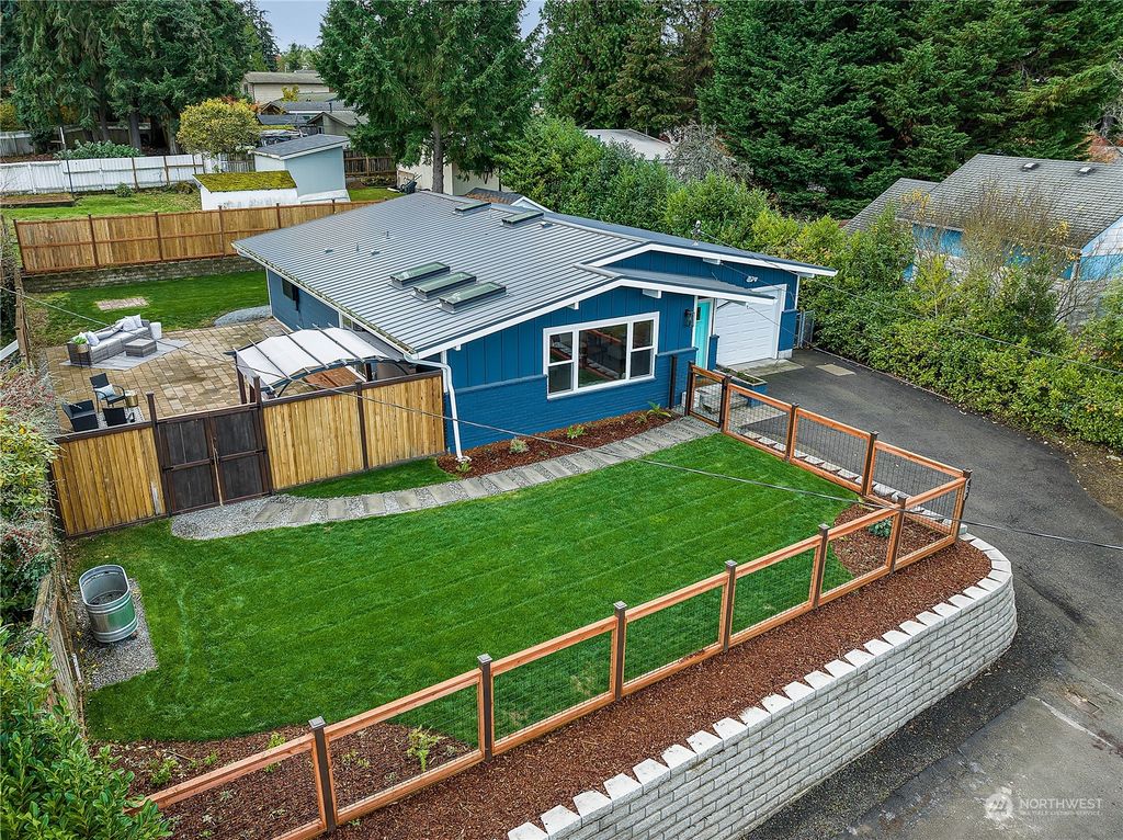 Photo of 437 S 206th Street, Des Moines, WA 98198 (MLS # 2310115)