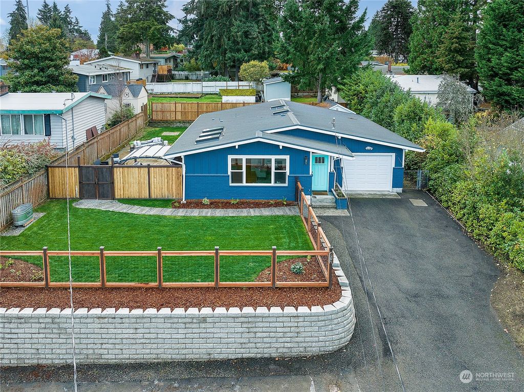 Photo of 437 S 206th Street, Des Moines, WA 98198 (MLS # 2310115)