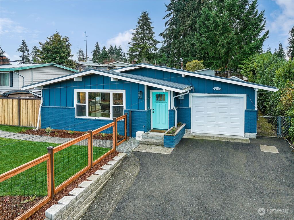 Photo of 437 S 206th Street, Des Moines, WA 98198 (MLS # 2310115)