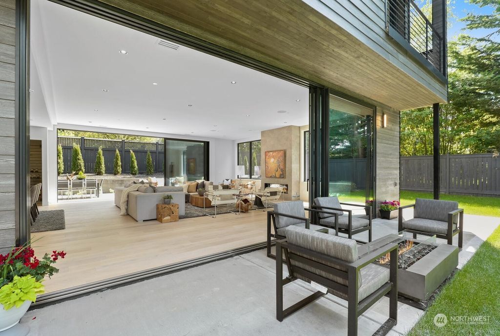 Photo of 9155 NE 21st Place, Clyde Hill, WA 98004 (MLS # 2075110)