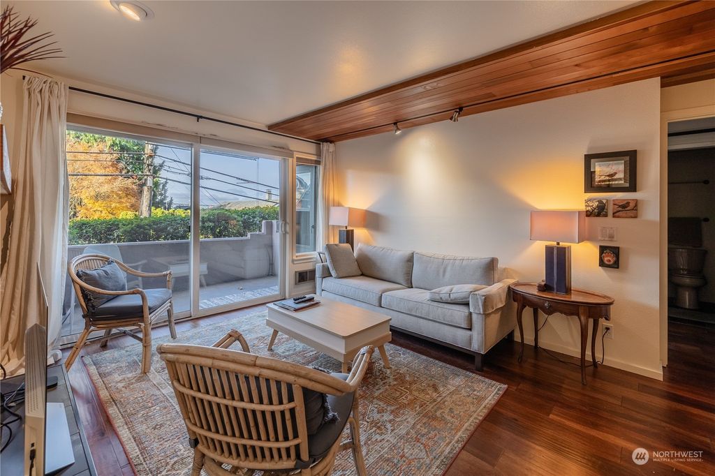 Photo of 2611 Eastlake Avenue E #102, Seattle, WA 98102 (MLS # 2316297)