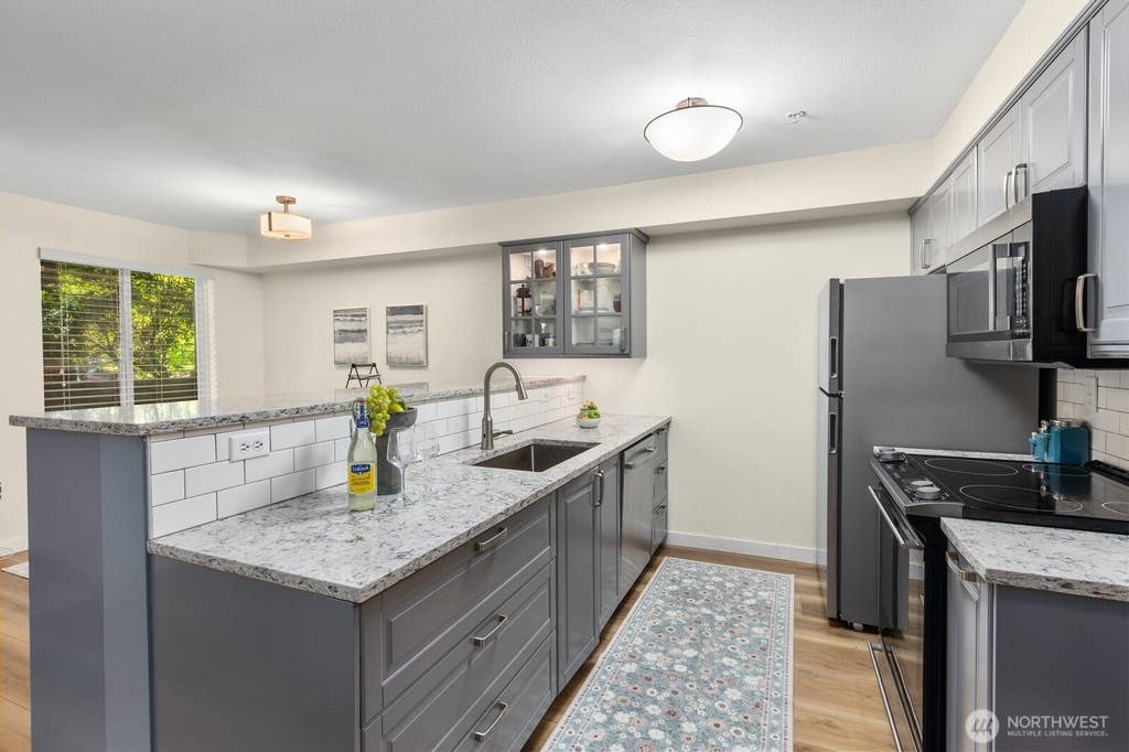 Photo of 5501 Lakemont Boulevard SE #102, Bellevue, WA 98006 (MLS # 2543529)