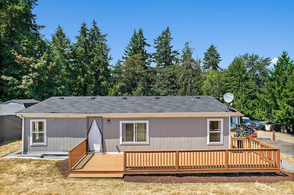 Photo of 909 S 304th Street, Federal Way, WA 98003 (MLS # 2268483)