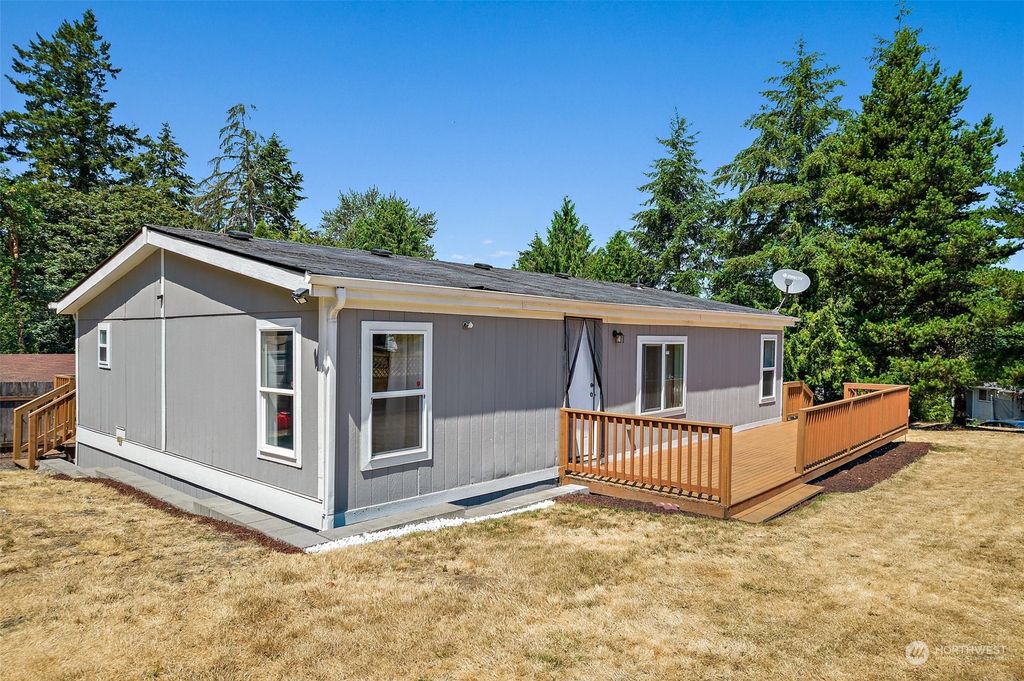 Photo of 909 S 304th Street, Federal Way, WA 98003 (MLS # 2268483)
