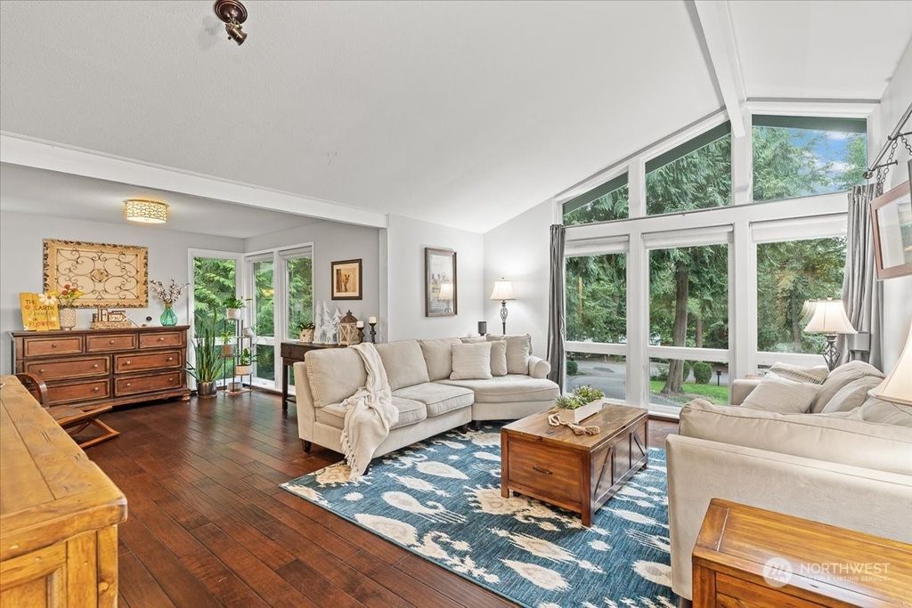 Photo of 24818 SE Mirrormont Place, Issaquah, WA 98027 (MLS # 2157734)