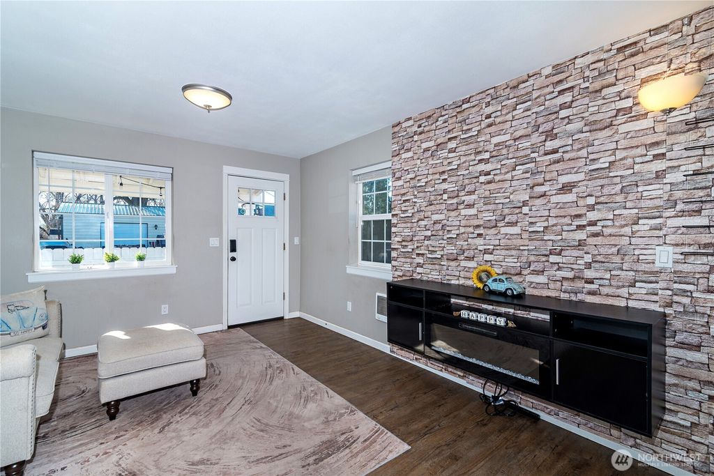 Photo of 307 W 2nd Avenue, Kittitas, WA 98934 (MLS # 2455795)