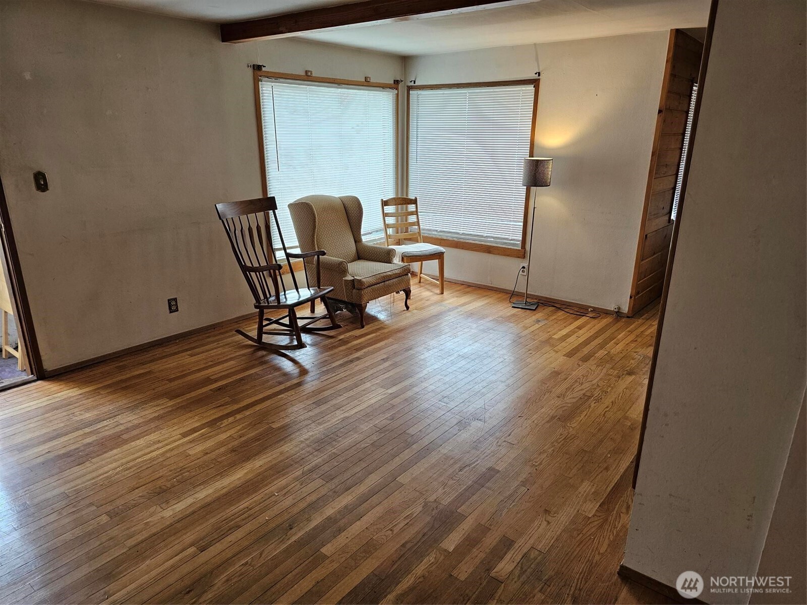 Seattle, Washington 98126, United States, 3 Bedrooms Bedrooms, ,2 BathroomsBathrooms,Residential,Pending,206375