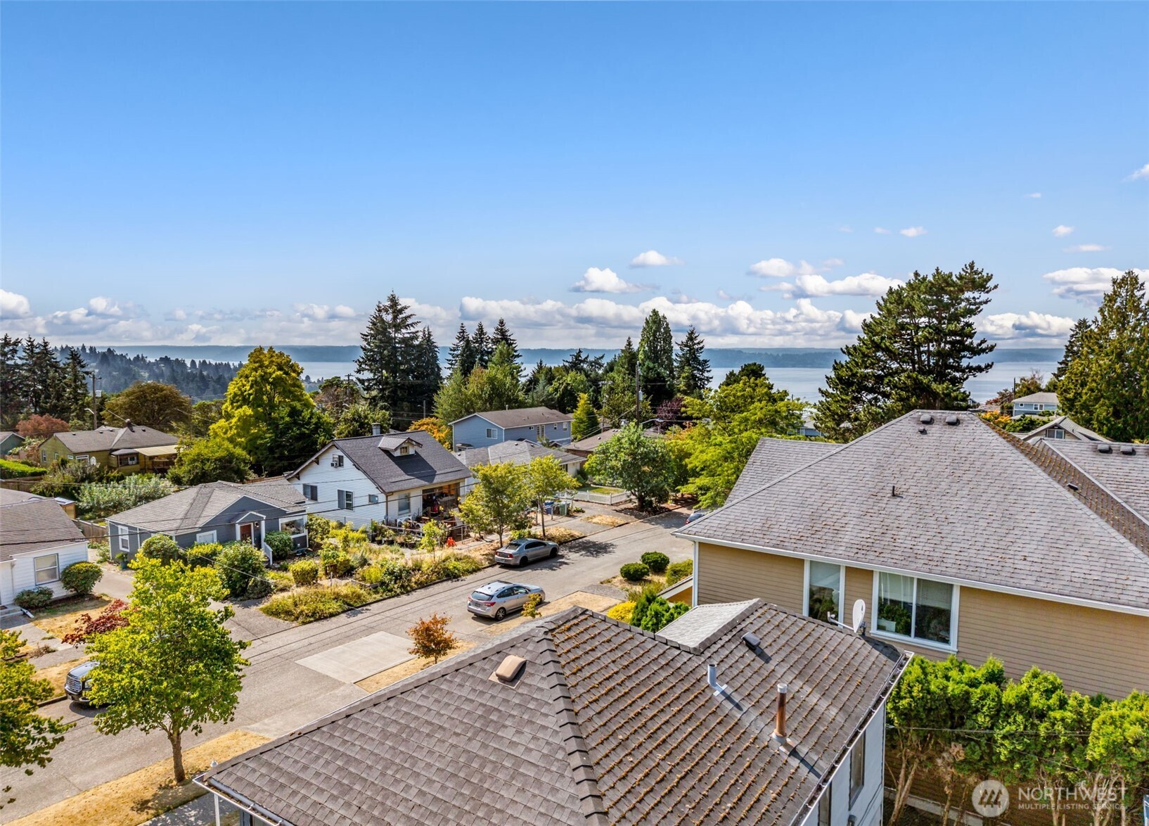 Seattle, Washington 98126, United States, 3 Bedrooms Bedrooms, ,2 BathroomsBathrooms,Residential,Pending,206375