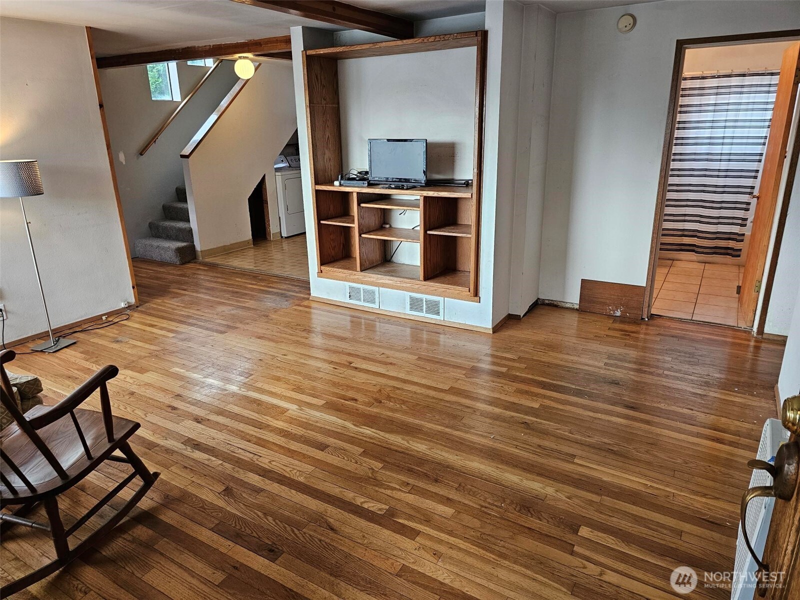 Seattle, Washington 98126, United States, 3 Bedrooms Bedrooms, ,2 BathroomsBathrooms,Residential,Pending,206375