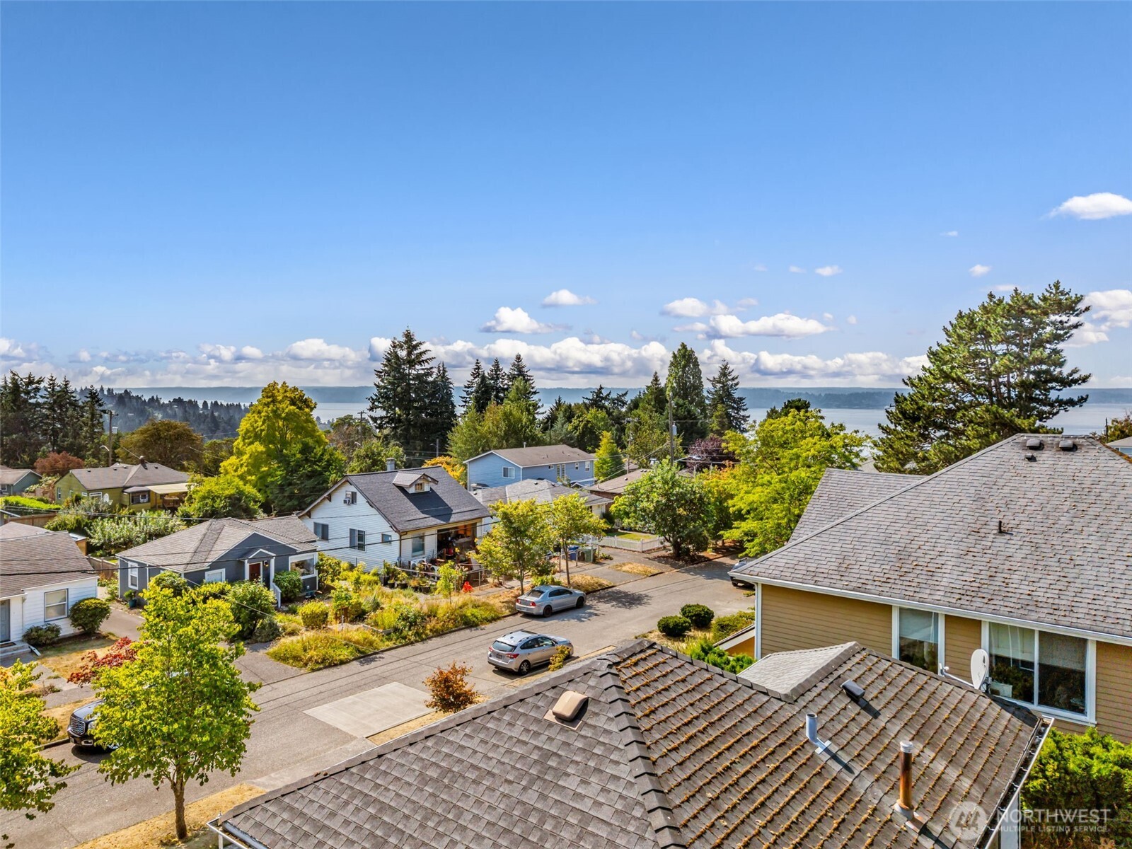 Seattle, Washington 98126, United States, 3 Bedrooms Bedrooms, ,2 BathroomsBathrooms,Residential,Pending,206375