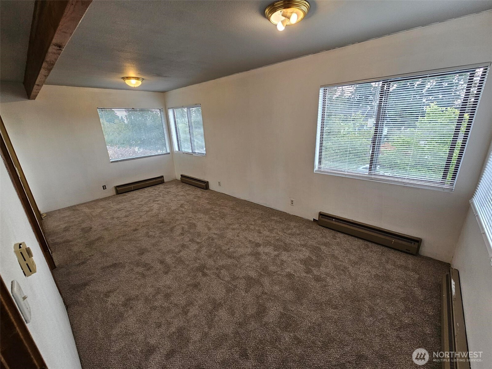 Seattle, Washington 98126, United States, 3 Bedrooms Bedrooms, ,2 BathroomsBathrooms,Residential,Pending,206375