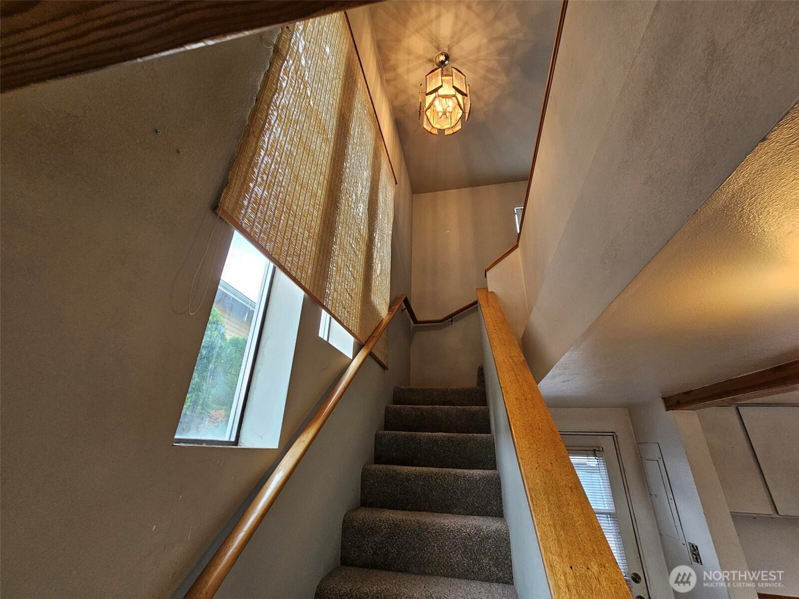 Seattle, Washington 98126, United States, 3 Bedrooms Bedrooms, ,2 BathroomsBathrooms,Residential,Pending,206375