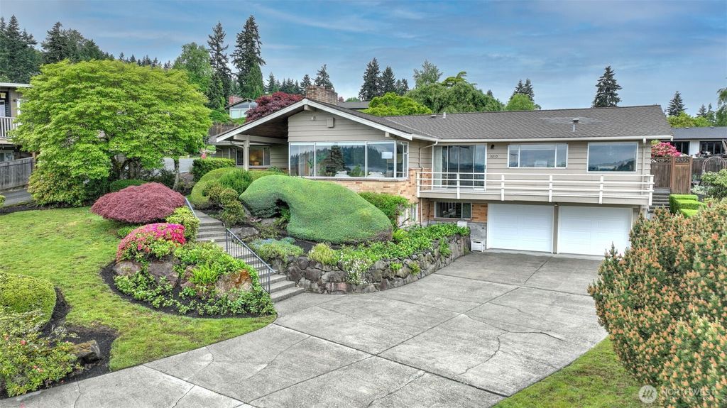 Photo of 5810 NE 181st Street, Kenmore, WA 98028 (MLS # 2523133)