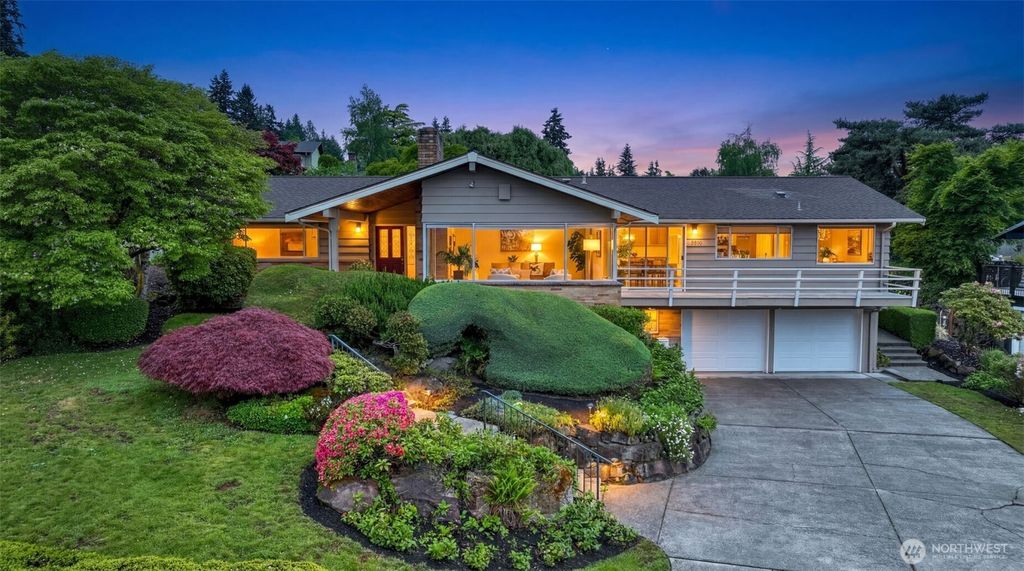 Photo of 5810 NE 181st Street, Kenmore, WA 98028 (MLS # 2523133)