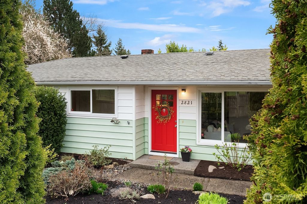 Photo of 2821 SW Trenton Street W, Seattle, WA 98126 (MLS # 2486269)