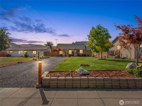 Photo of 96 Fuller St. ST, Wenatchee, WA 98801 (MLS # 2586415)