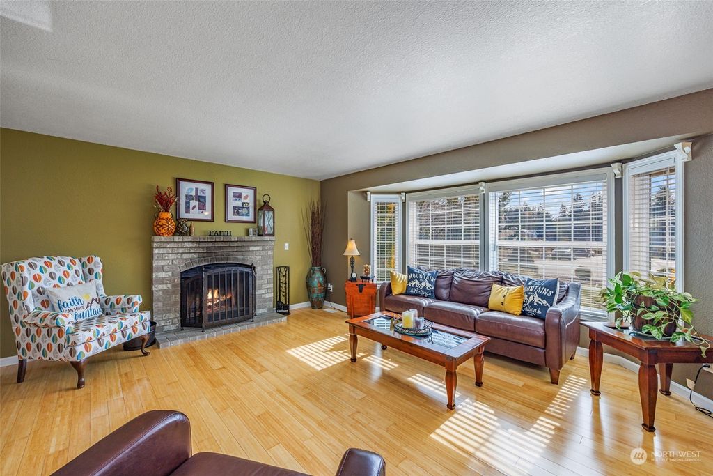 Photo of 16116 SE 180th Place, Renton, WA 98058 (MLS # 2044230)