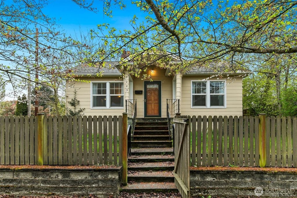 Photo of 5003 Woodlawn Avenue N, Seattle, WA 98103 (MLS # 2507069)
