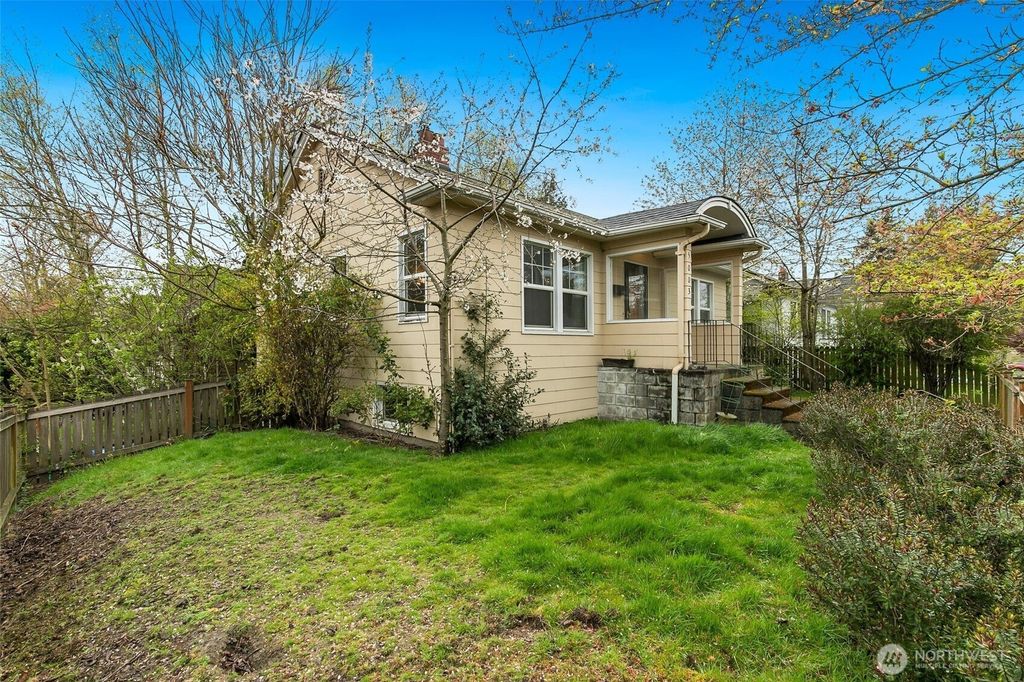 Photo of 5003 Woodlawn Avenue N, Seattle, WA 98103 (MLS # 2507069)