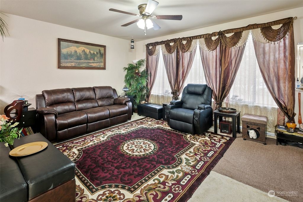 Photo of 2120 Highland Avenue #206, Everett, WA 98201 (MLS # 2321598)