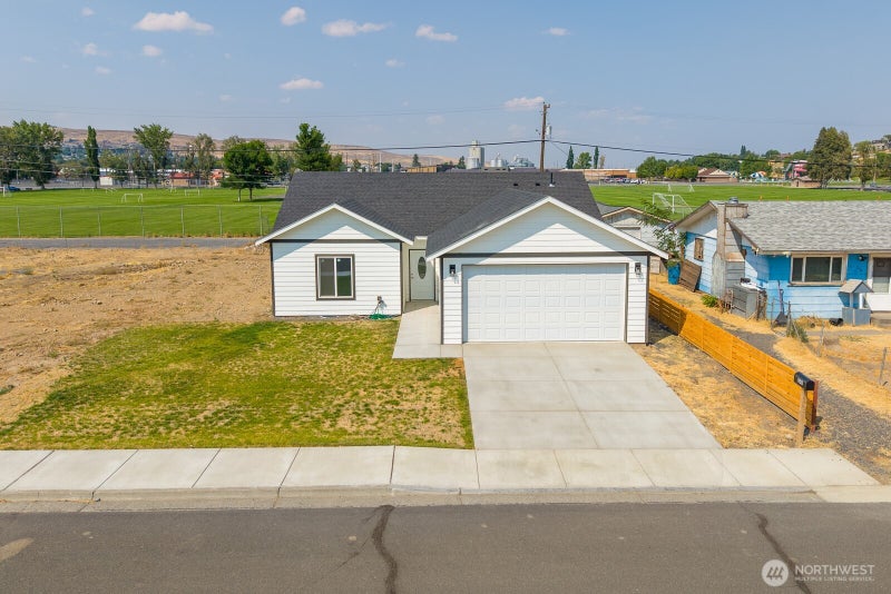 248 SE Pioneer Ave
