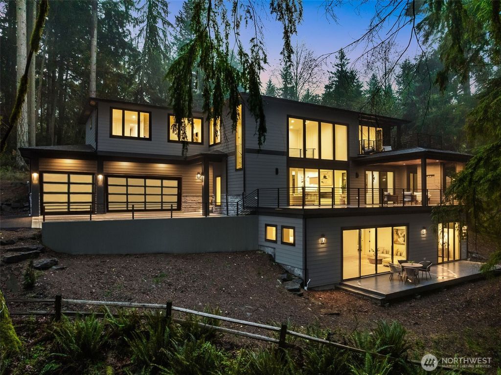 Photo of 17720 SE 63rd Place, Bellevue, WA 98006 (MLS # 2424085)