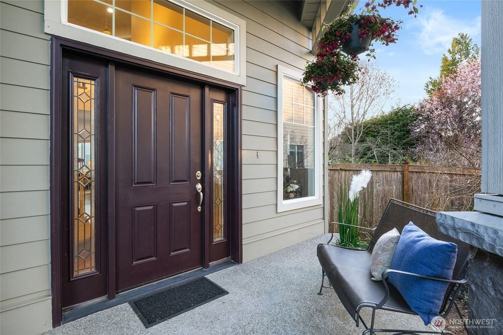Photo of 27312 SE 10th Court, Sammamish, WA 98075 (MLS # 2350177)