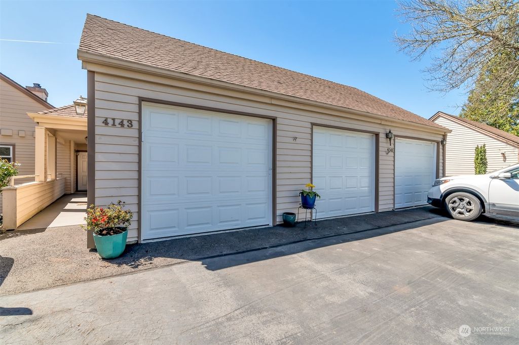 Photo of 4143 223 Place SE #2072, Issaquah, WA 98029 (MLS # 2062658)