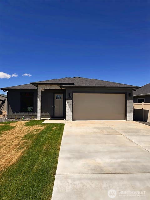Photo of 550 S Oasis Loop, East Wenatchee, WA 98802 (MLS # 2553834)