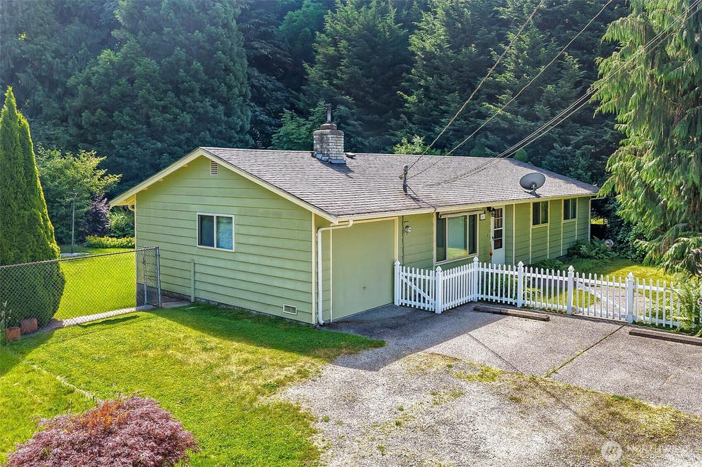 Photo of 313 147th Avenue SE, Snohomish, WA 98290 (MLS # 2542772)