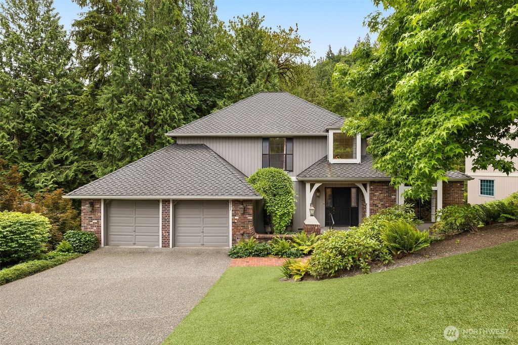 Photo of 2805 NW Pine Cone Drive, Issaquah, WA 98027 (MLS # 2371031)