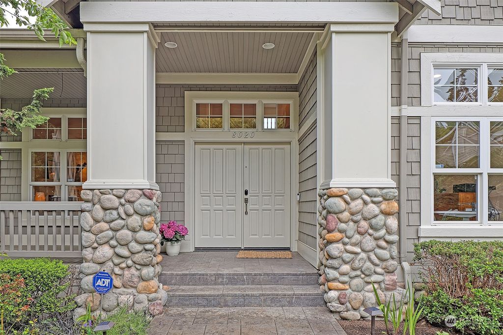 Photo of 8020 SE 59th Street, Mercer Island, WA 98040 (MLS # 2242232)