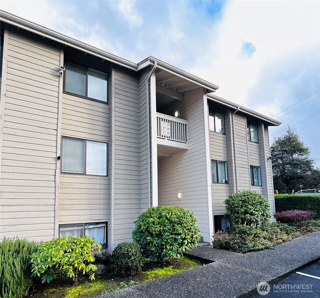 Photo of 1327 S Puget Drive #F-27, Renton, WA 98055 (MLS # 2465121)