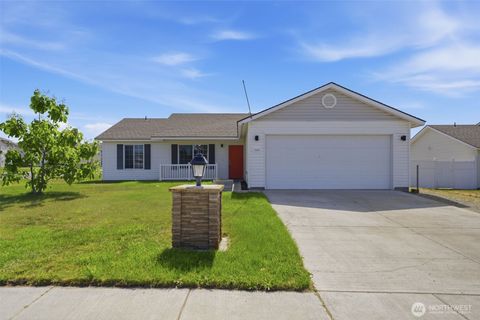 Photo of 3415 Hawthorne Lane, Pasco, WA 99301 (MLS # 2528322)
