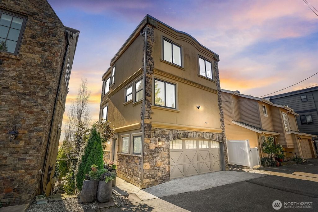 Photo of 4013 E Lake Sammamish Shore Lane, Sammamish, WA 98075 (MLS # 2428538)