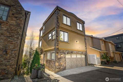 Photo of 4013 E Lake Sammamish Shore Lane, Sammamish, WA 98075 (MLS # 2428538)