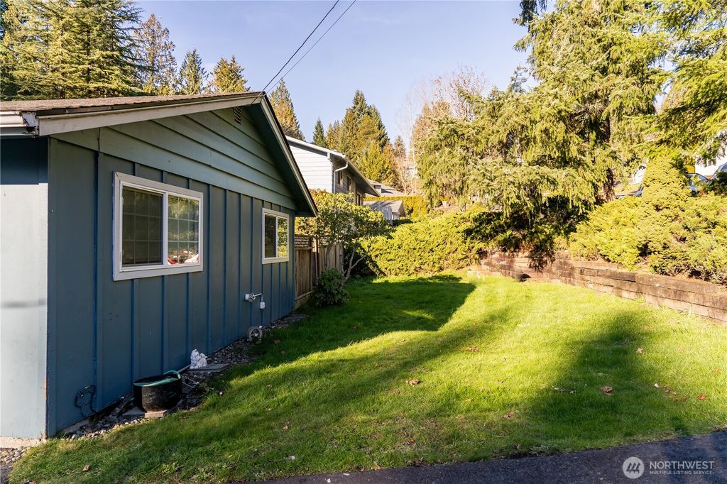 Photo of 709 N 23rd Avenue, Kelso, WA 98626 (MLS # 2453895)