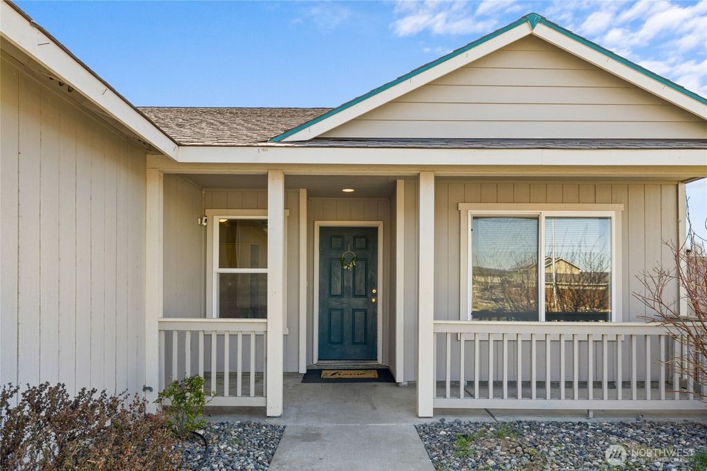 Photo of 400 E 28th Ave Ave, Ellensburg, WA 98926 (MLS # 2505540)