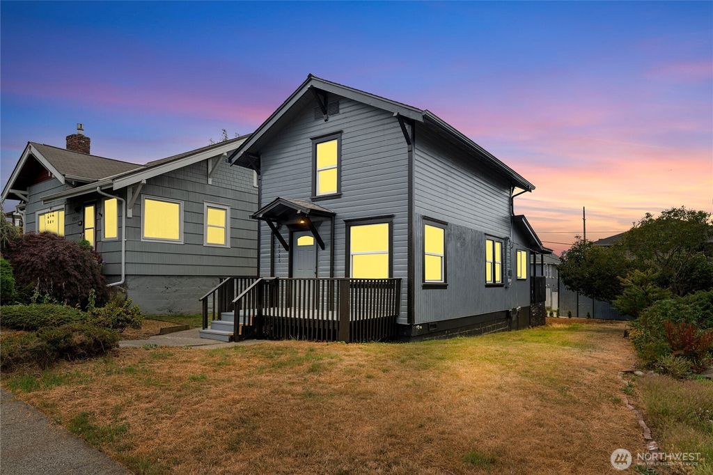 Photo of 2928 Nassau Street, Everett, WA 98201 (MLS # 2416848)