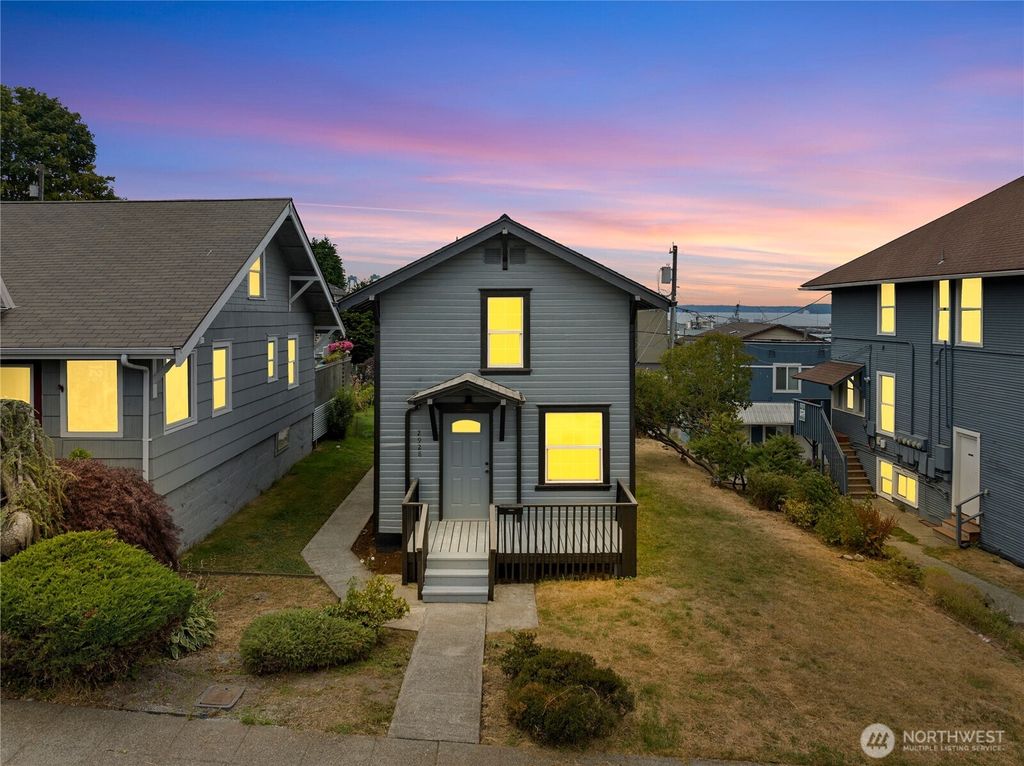 Photo of 2928 Nassau Street, Everett, WA 98201 (MLS # 2416848)