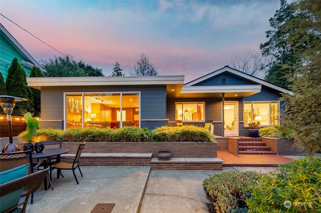 Photo of 5718 26th Avenue NE, Seattle, WA 98105 (MLS # 2268893)