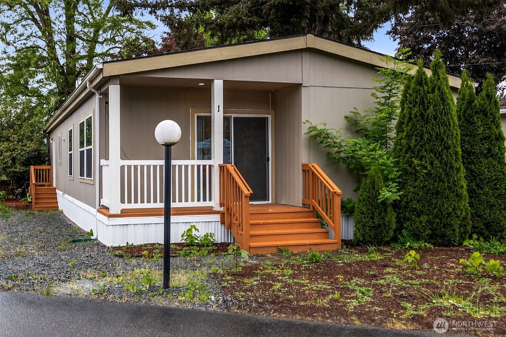 Photo of 1720 Maple Lane #1, Kent, WA 98030 (MLS # 2525710)
